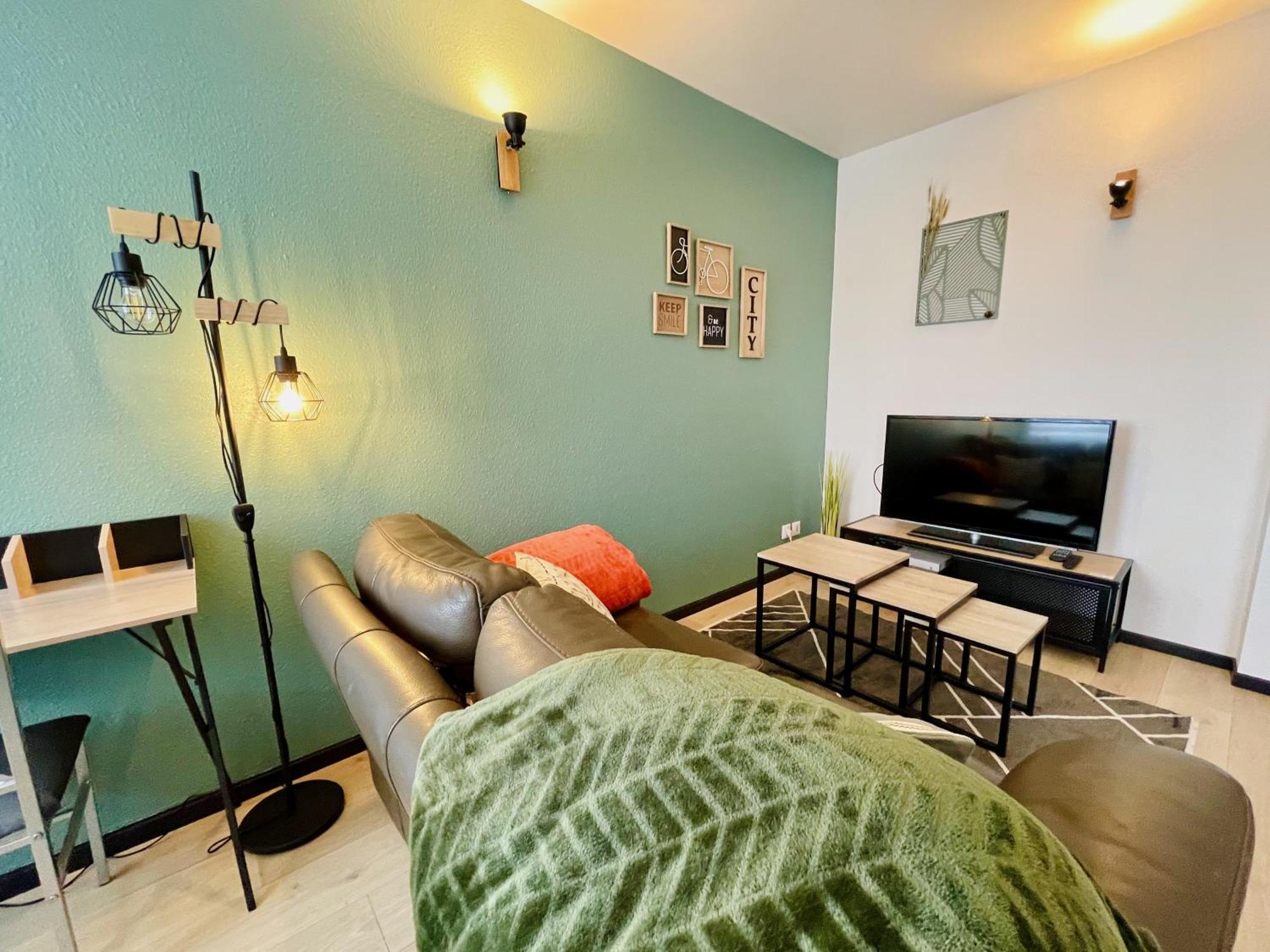 Joli Appartement Avec Parking Montbéliard Dış mekan fotoğraf